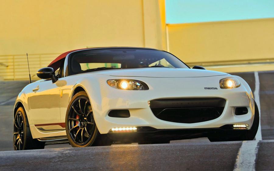  Mazda MX-5 Spyder Concept 2011 года  (фото 16 из 21)